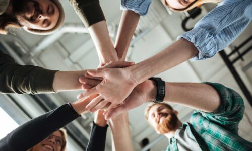 Trabalho híbrido: Manter a Equipe Engajada sem sobrecarga
