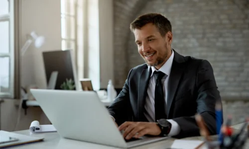 O guia definitivo para abandonar as planilhas e recuperar a gestão da sua equipe