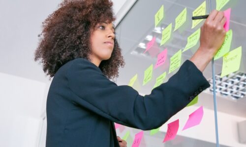 Psicologia da Produtividade: Por que o privado funciona melhor que o grupo