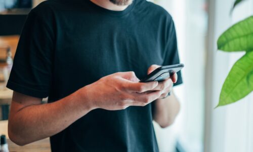 Treine um funcionário novo em 15 minutos pelo WhatsApp